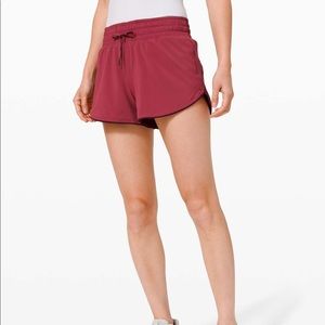 Lululemon Choose a Side Reversible 3” Shorts Sz 8 in Chianti/Cassis